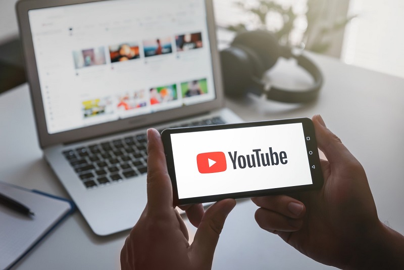 Youtube bắt đầu từ khi nào và từ ai? 